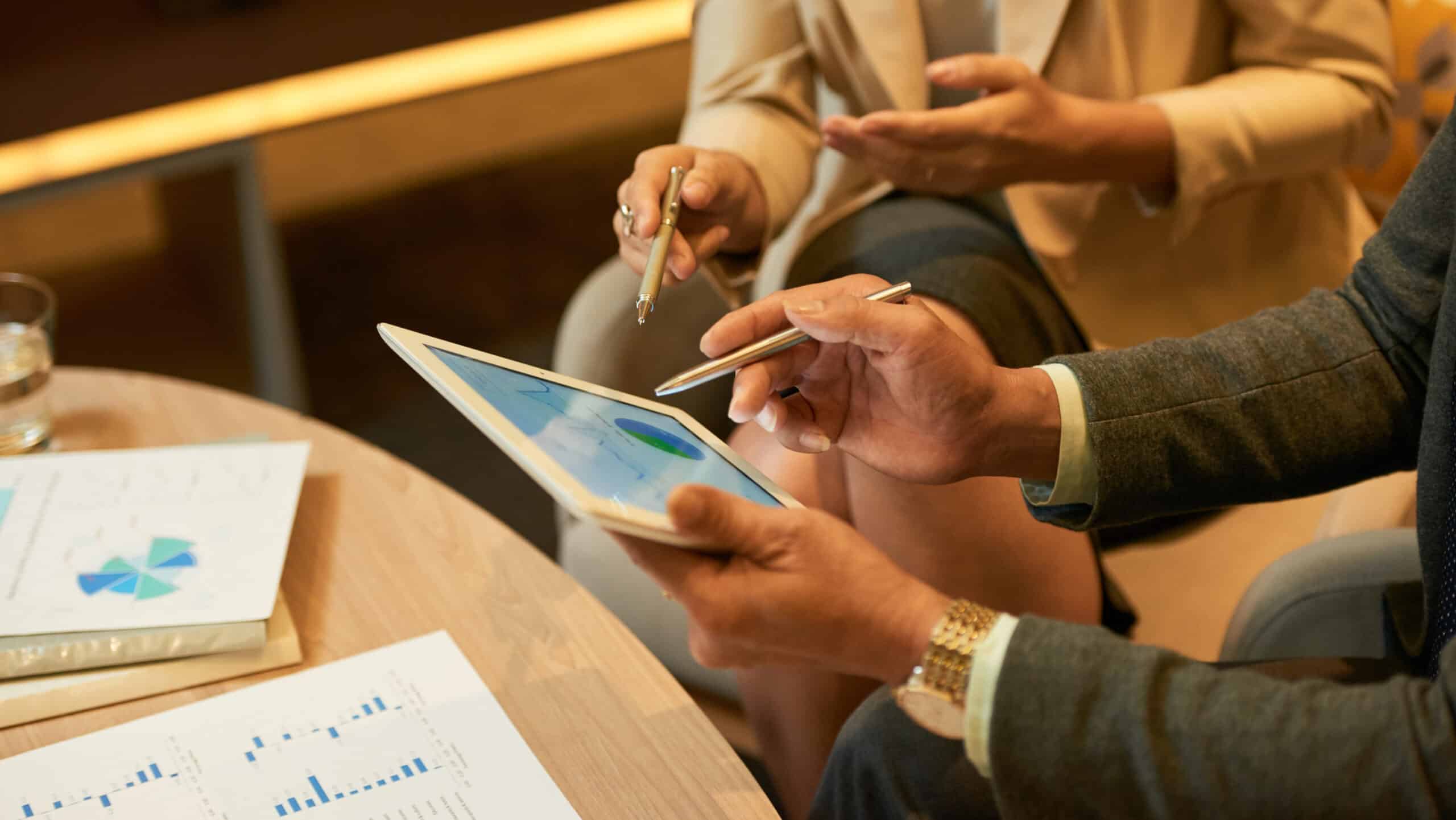 reunião alinhando expectativas para um BI